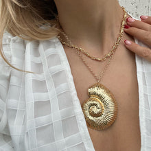 Load image into Gallery viewer, Seashell Necklace &amp; Star Earrings
