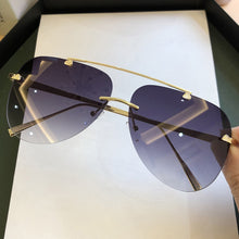 Load image into Gallery viewer, Faded Lens Oversized Aviator Sunglasses
